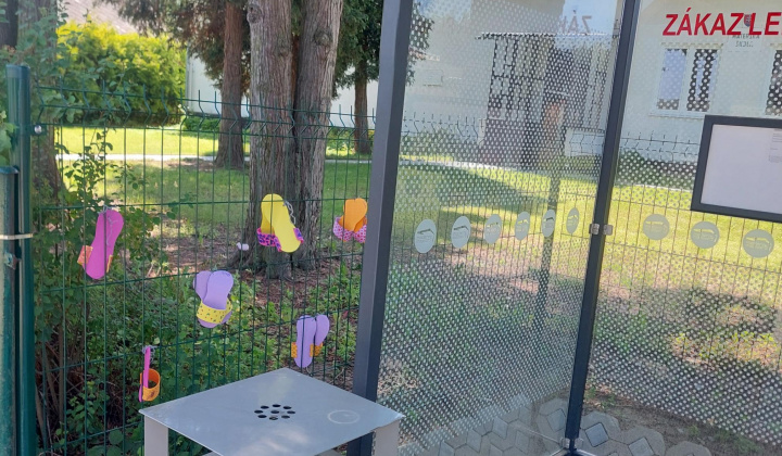 Aktuality / Čakanie na zastávke nám spríjemnili detí z našej škôlky - foto