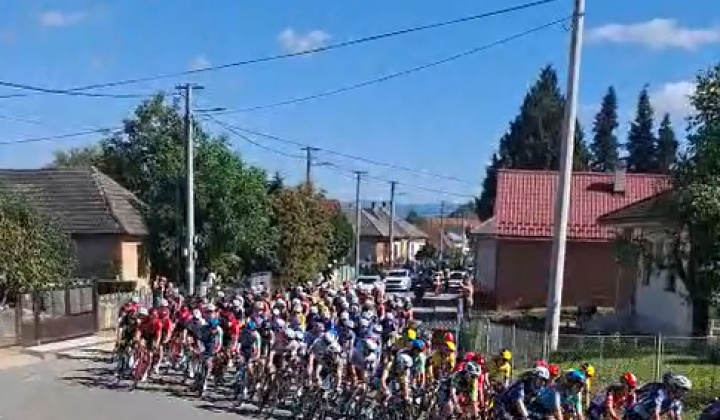 Aktuality / Medzinárodné cyklistické preteky OKOLO SLOVENSKA 2025 prešli cez Chminany - foto