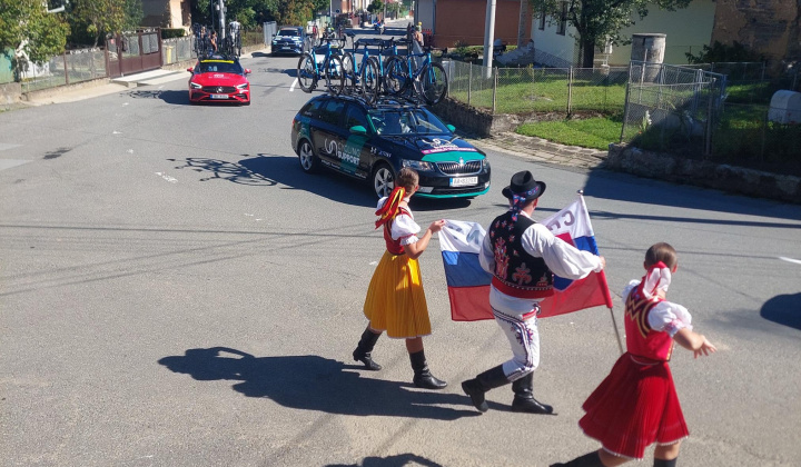 Aktuality / Medzinárodné cyklistické preteky OKOLO SLOVENSKA 2025 prešli cez Chminany - foto