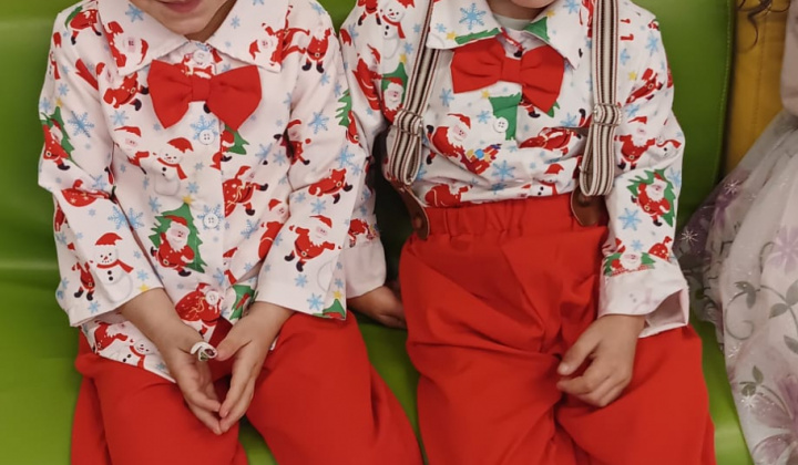 Aktuality / Svätý Mikuláš zavítal do škôlky a komunitného centra - foto