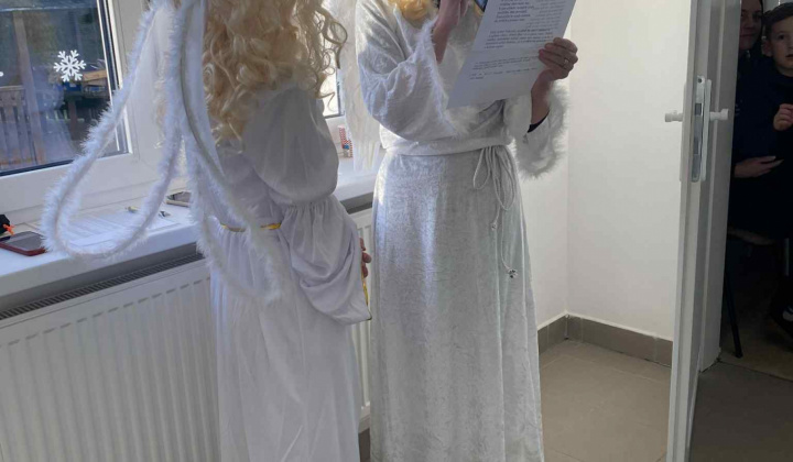 Aktuality / Svätý Mikuláš zavítal do škôlky a komunitného centra - foto