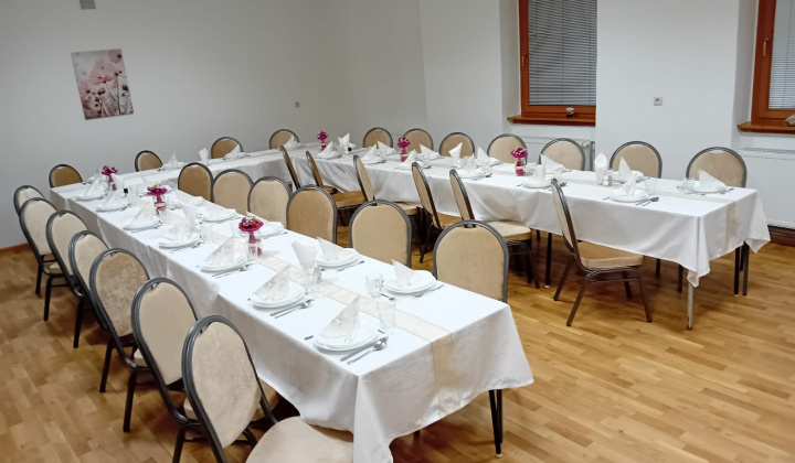 Aktuality / Možnosť prenájmu obecnej sálý v Chmiňanoch. Vaše miesto pre každú príležitosť! - foto