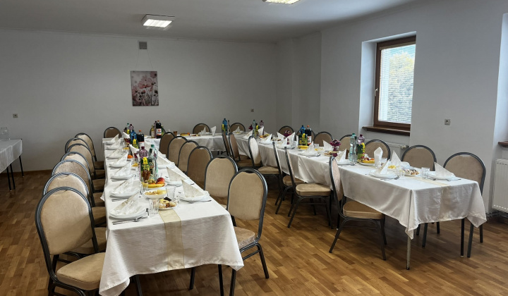 Aktuality / Možnosť prenájmu obecnej sálý v Chmiňanoch. Vaše miesto pre každú príležitosť! - foto