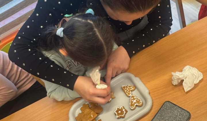 Aktuality / Vianočné posedenie a tvorenie s rodičmi - foto