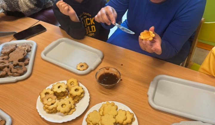 Aktuality / Vianočné posedenie a tvorenie s rodičmi - foto