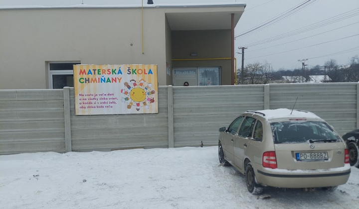 Aktuality / Nová informačná tabuľa pri materskej škole - foto