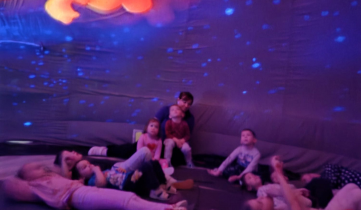 Aktuality / Vesmírne dobrodružstvo priamo v našej obci! - foto