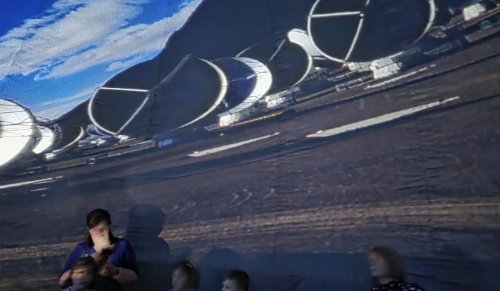 Aktuality / Vesmírne dobrodružstvo priamo v našej obci! - foto