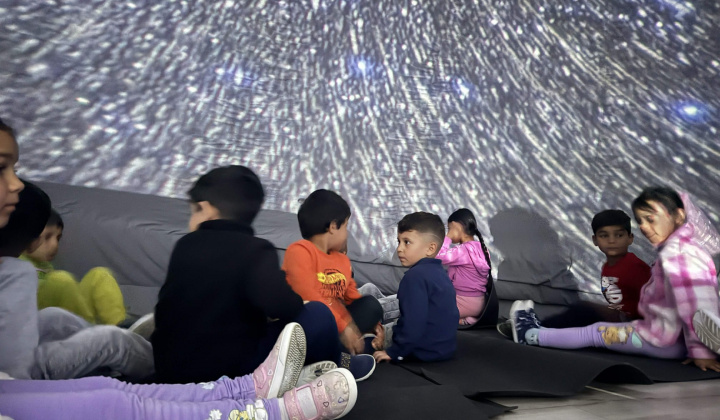 Aktuality / Vesmírne dobrodružstvo priamo v našej obci! - foto