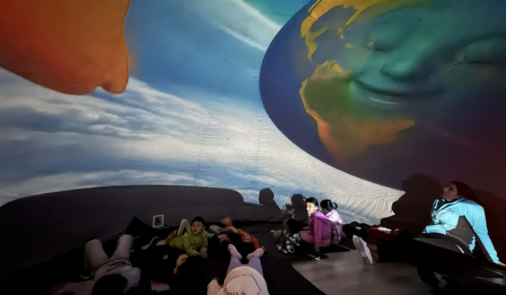 Aktuality / Vesmírne dobrodružstvo priamo v našej obci! - foto