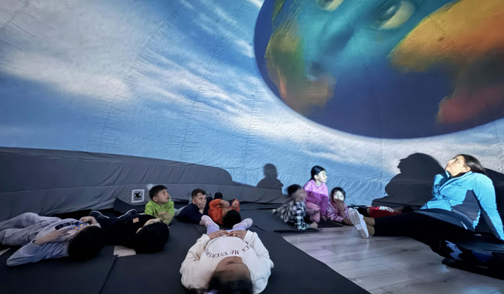 Aktuality / Vesmírne dobrodružstvo priamo v našej obci! - foto