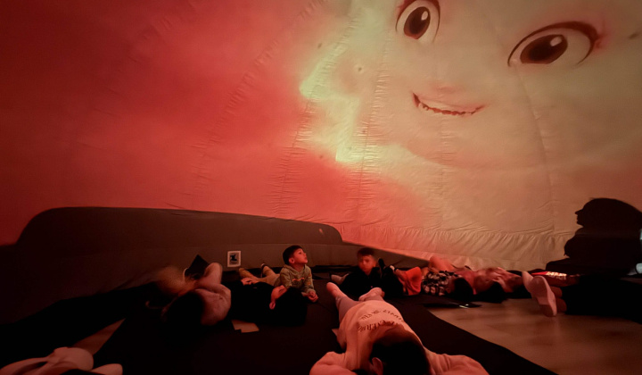 Aktuality / Vesmírne dobrodružstvo priamo v našej obci! - foto