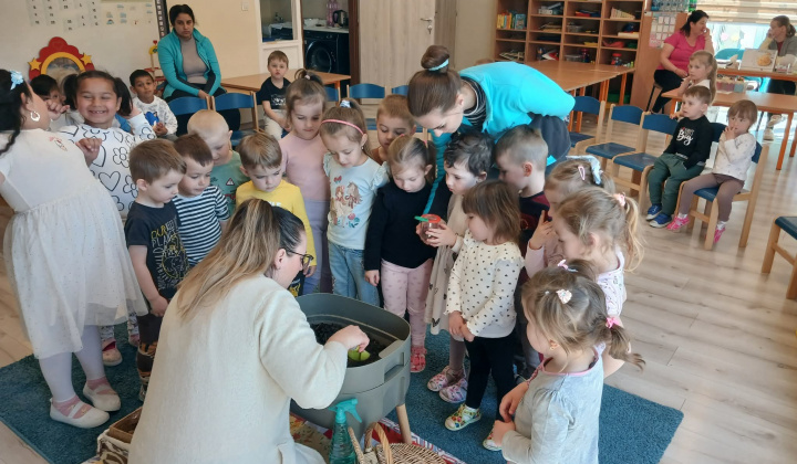 Aktuality / Kompostér Jurko v škôlke - foto