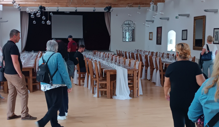 Aktuality / Výlet seniorov do Chminian, Fintíc a Prešova - foto