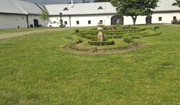 Aktuality / Výlet seniorov do Chminian, Fintíc a Prešova - foto