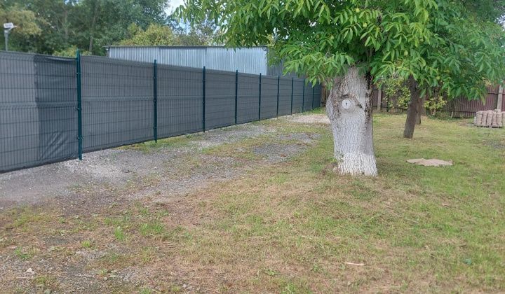Aktuality / Nové oplotenie rozšírilo zberný dvor - foto