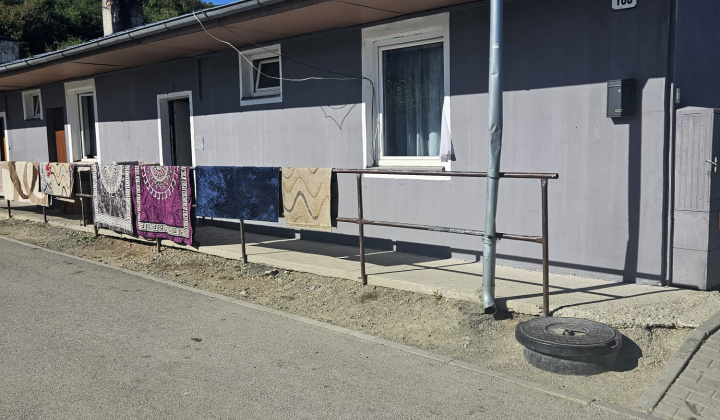 Aktuality / Obnova fasád obecných bytových domov v miestnej komunite - foto