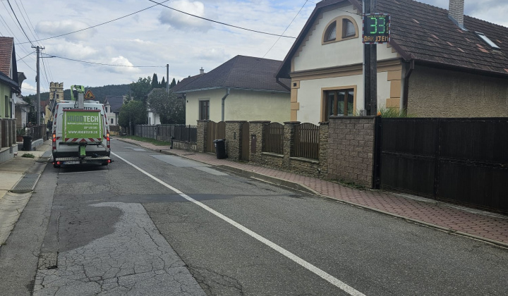 Aktuality / Nový merač rýchlosti v obci - foto
