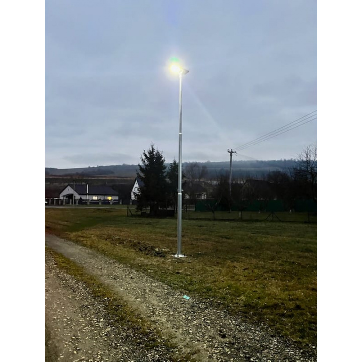 Menšia fotka pre článok Nové svietidlo v obci, ktoré je napájané zo solárneho panelu