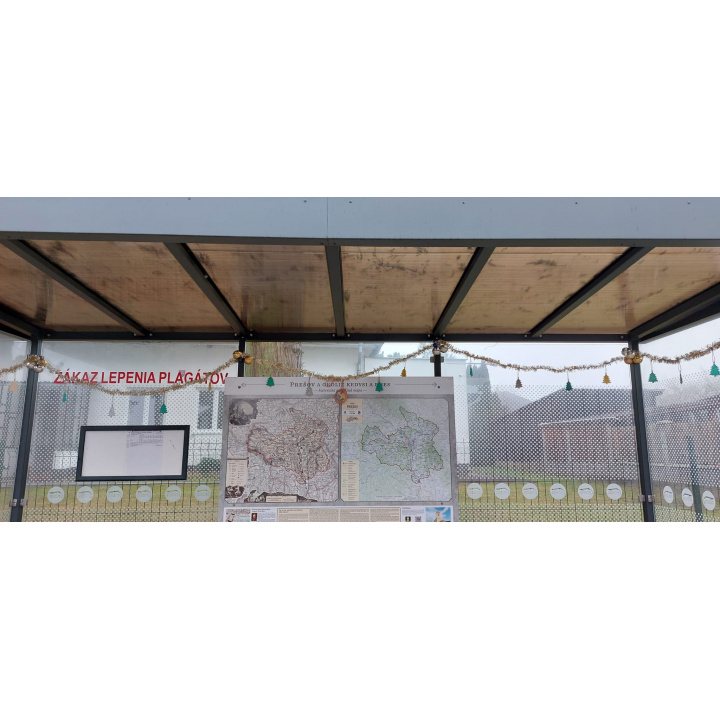 Menšia fotka pre článok Vianočné vyzdobenie autobusovej zastávky: malý priestor, veľká atmosféra